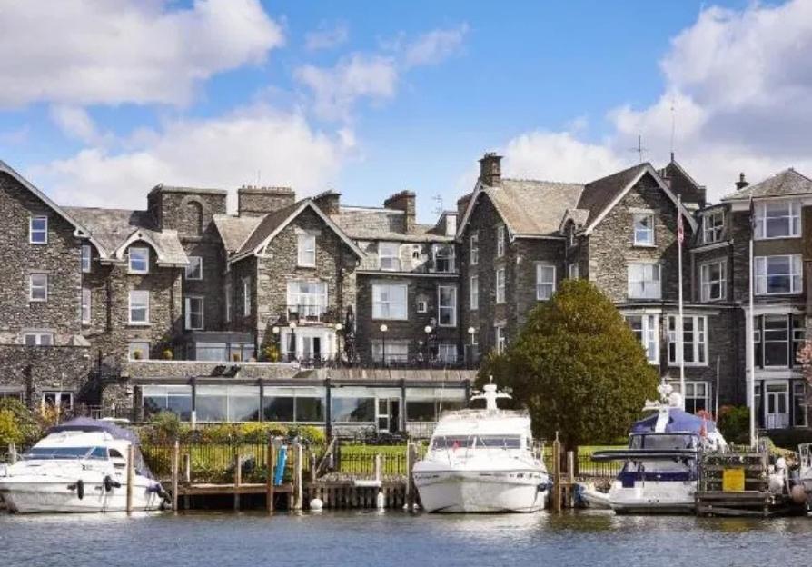 See FOURTEEN AGAIN & stay in the Lakes